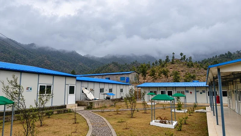 Modular buildings around a shared courtyard