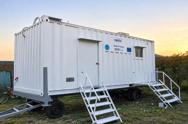 Portable cabin exterior and access steps