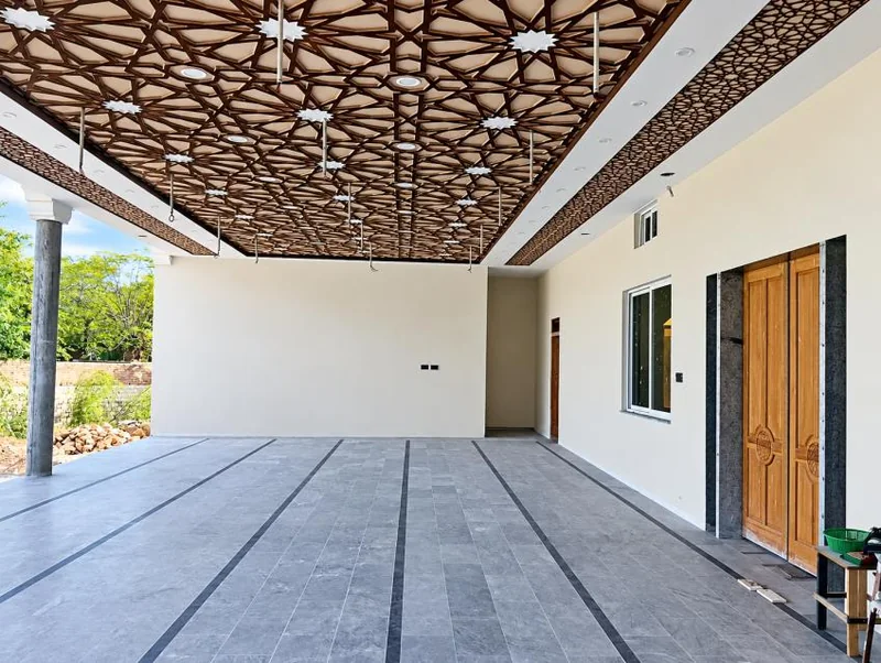 Alizai Masjid, Kohat — Mosque construction, architectural finishing and associated facilities